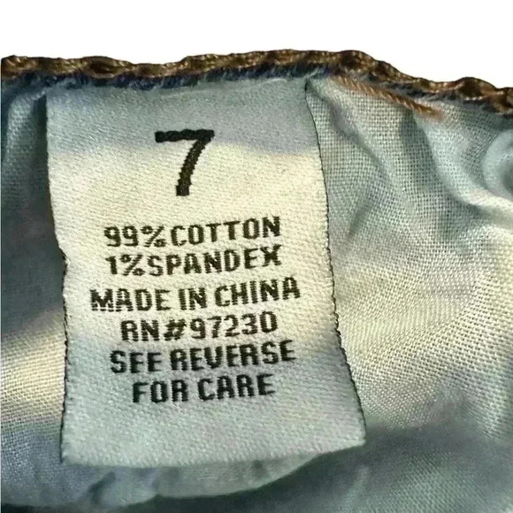 Almost Famous Mid Rise Jean Shorts Women's Size 7 Stretch Distressesd - Picture 5 of 8